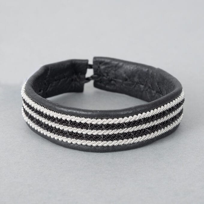 Tennarmband Black stripes